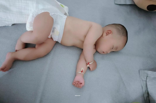 延安四个月宝宝12斤 延安四个月宝宝12斤